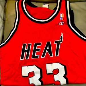Vintage Alonzo Mourning jersey